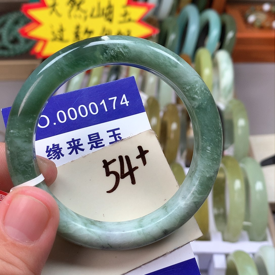 蛇纹石玉手镯未镶嵌