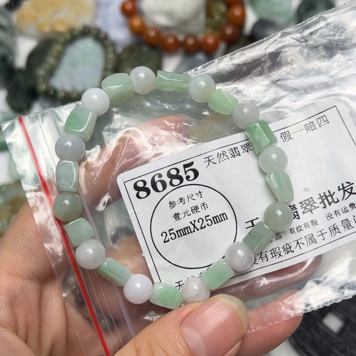 翡翠未镶嵌颈饰8685