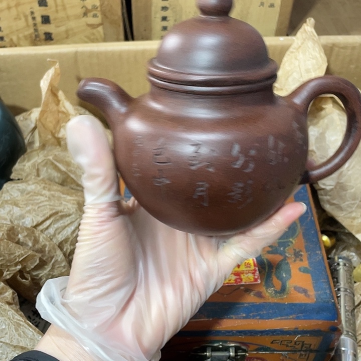 紫砂茶壶矿泥料，纯手工制作的一把紫砂壶。