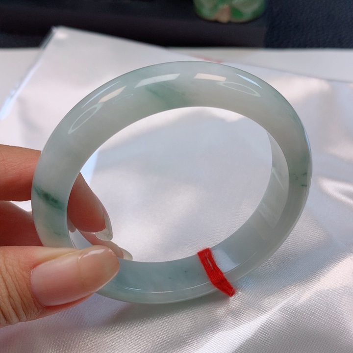 翡翠手镯未镶嵌55圈