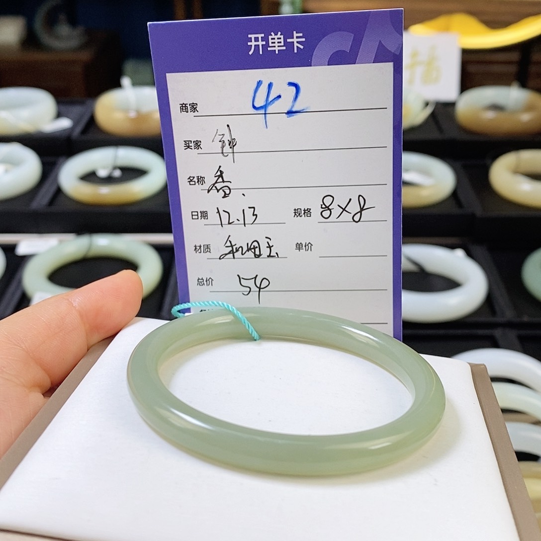 未镶嵌手镯和田玉钟****?54