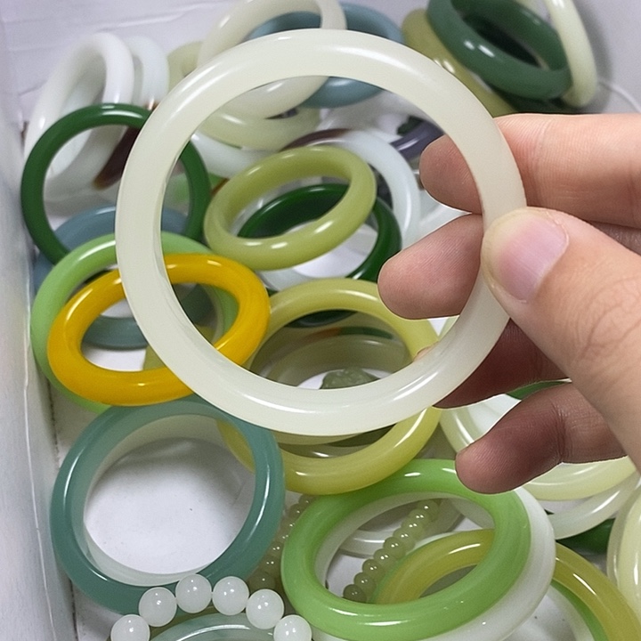 石英质玉（非洲翠）未镶嵌戒指