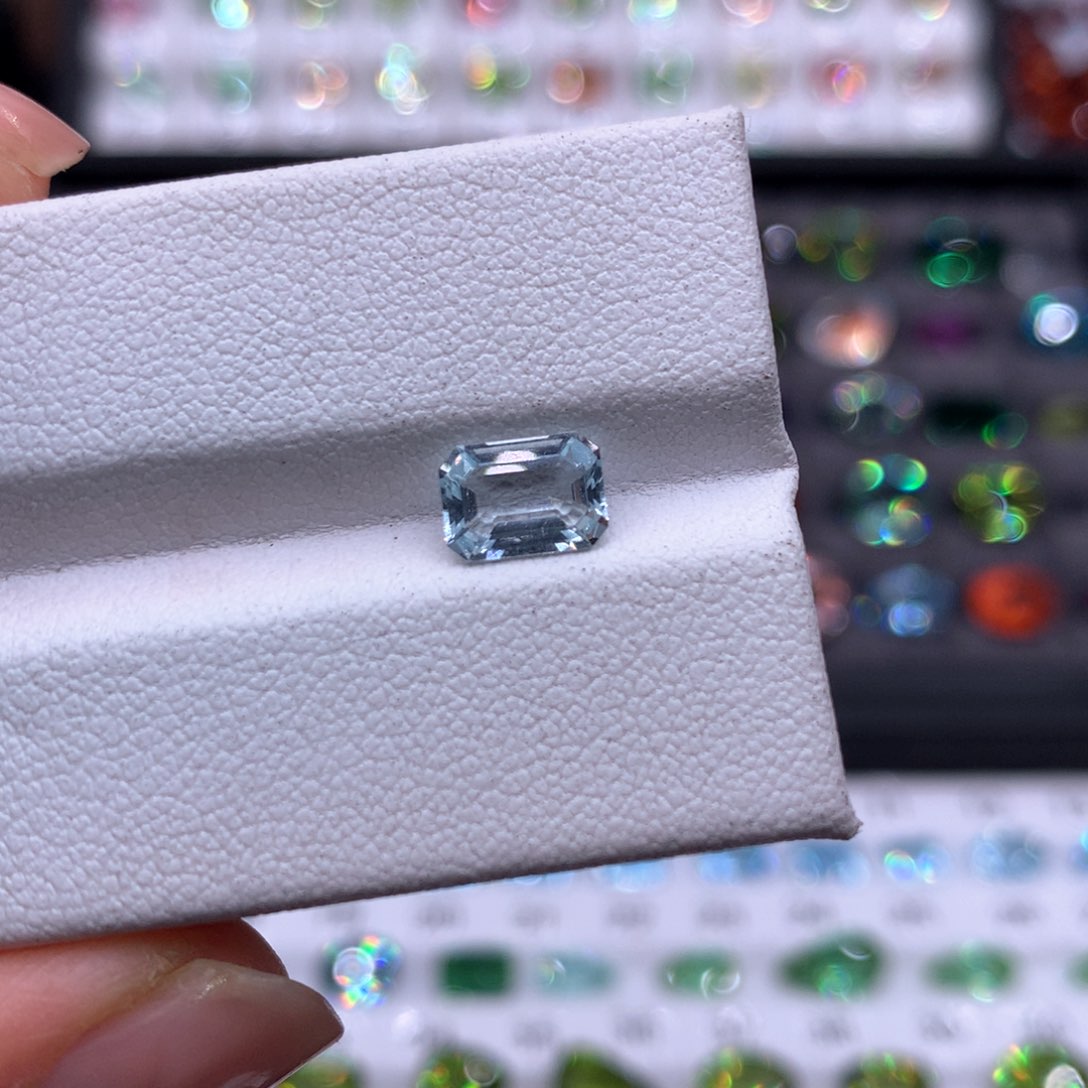 海蓝宝石裸石未镶嵌