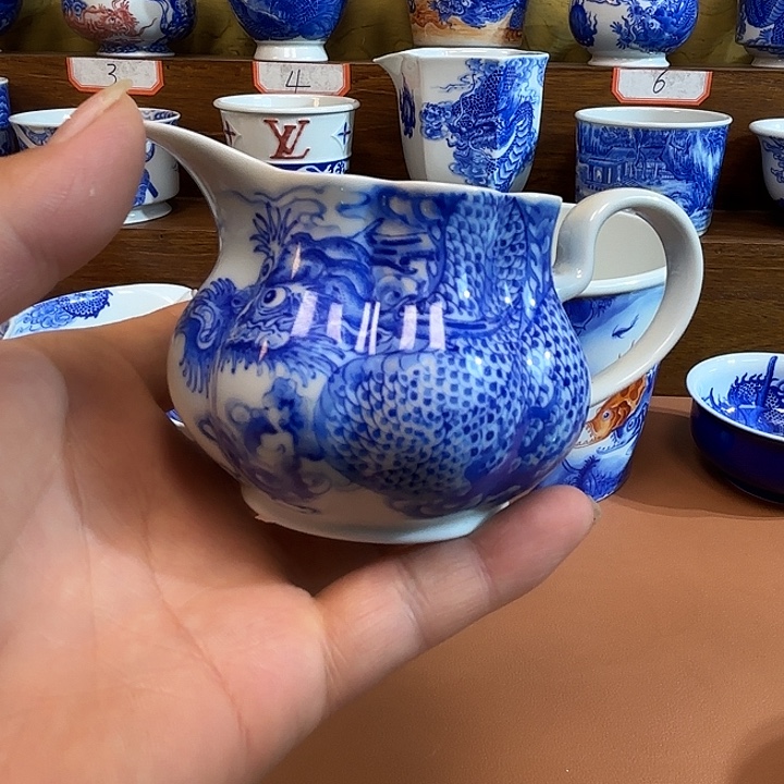 小***逛青花手工手绘龙公道