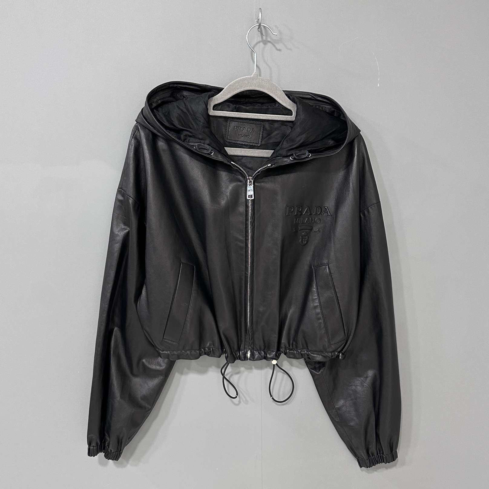 99新 Prada/普拉达 高工价 浮雕logo小羊皮外套/38码/07488