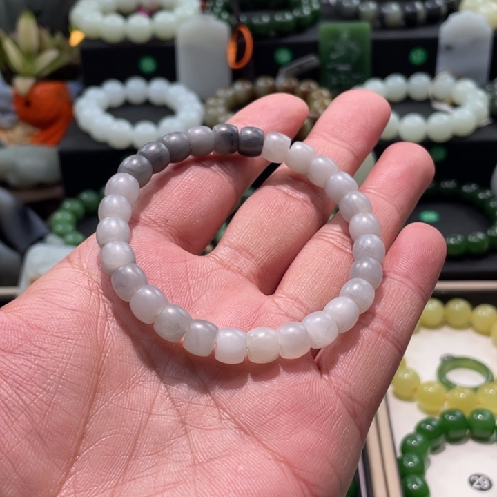 沐****和田玉未镶嵌手串