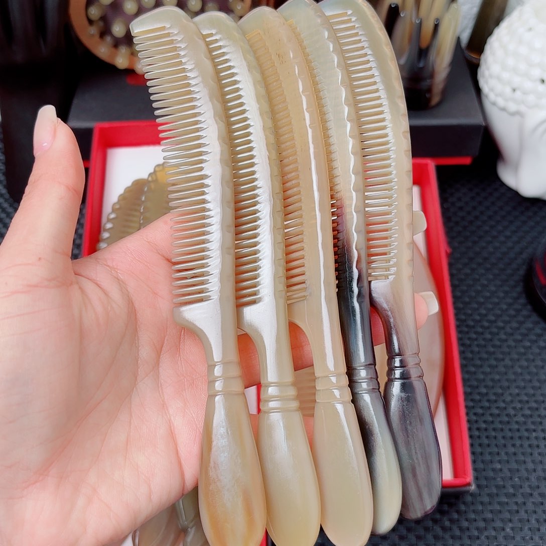 纯手工制作纯牛角梳子