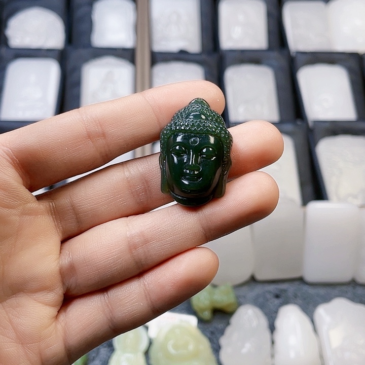 和田玉颈饰未镶嵌心****！和田玉双面雕刻