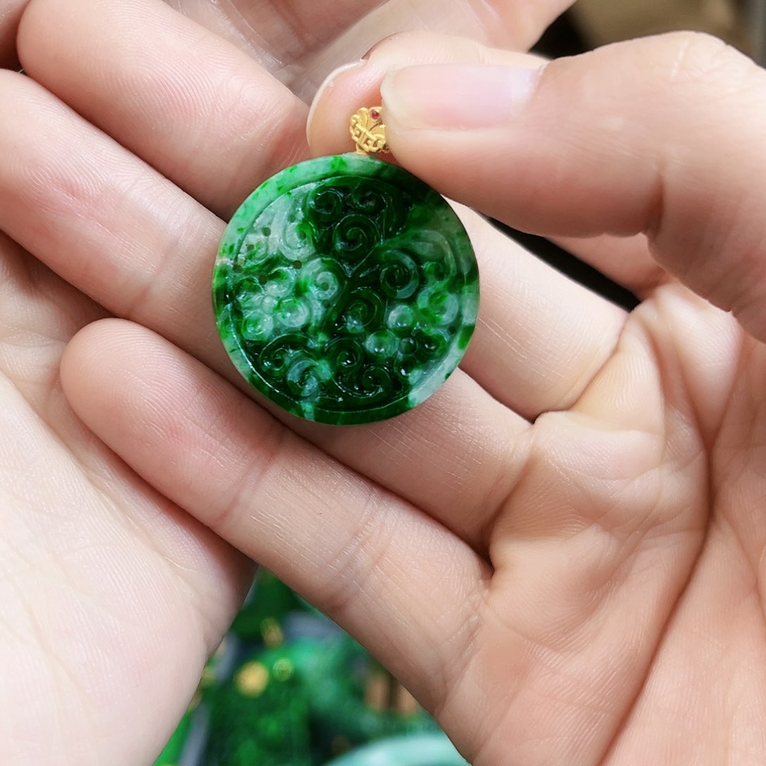 翡翠颈饰18K金镶嵌吊坠