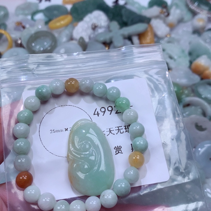 翡翠未镶嵌颈饰挂件