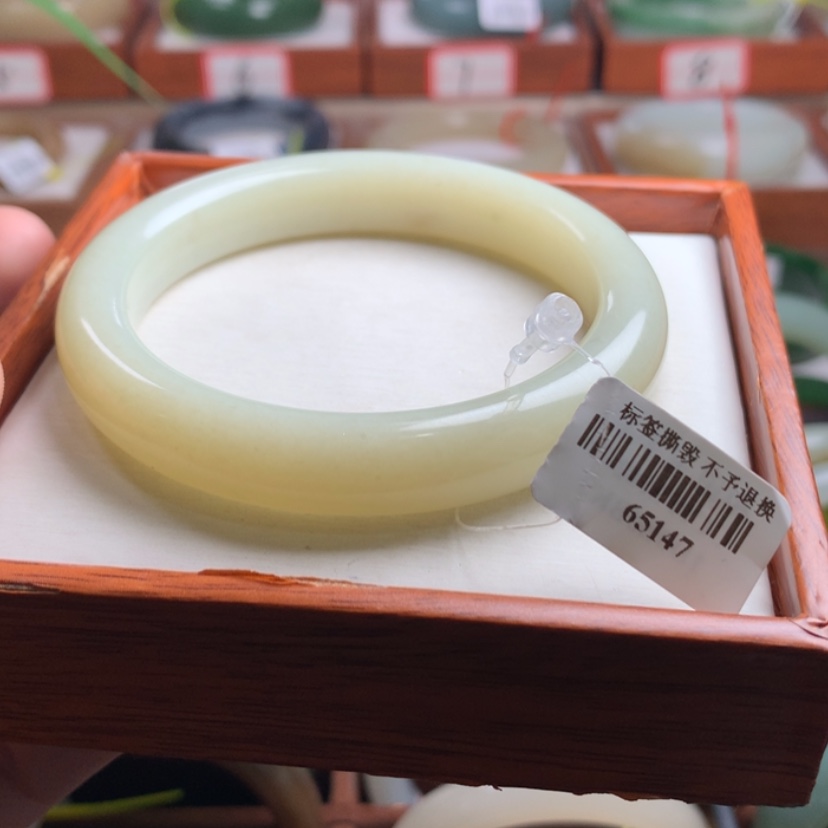 【闪购商品】和田玉手镯未镶嵌杨*