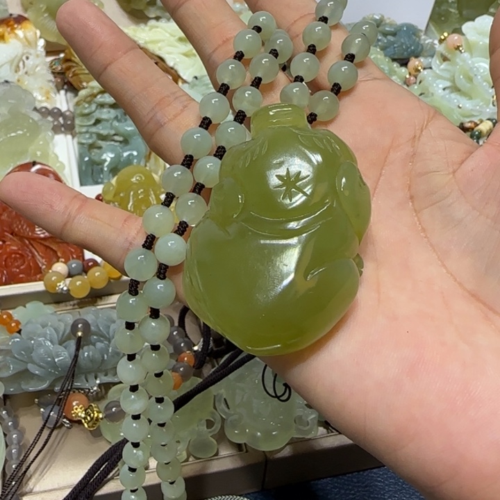 蛇纹石玉吊坠未镶嵌