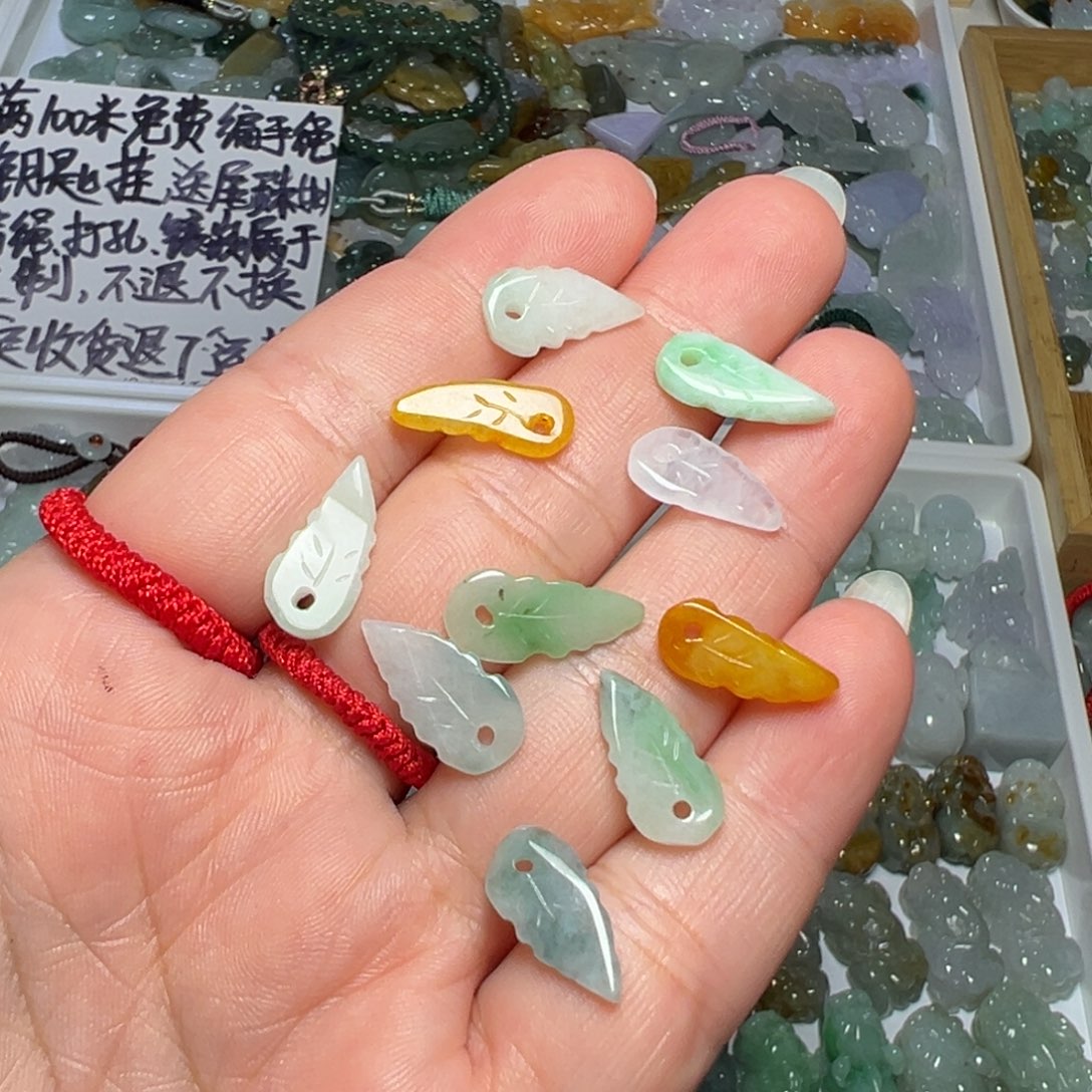 翡翠未镶嵌颈饰2叶子10个50块
