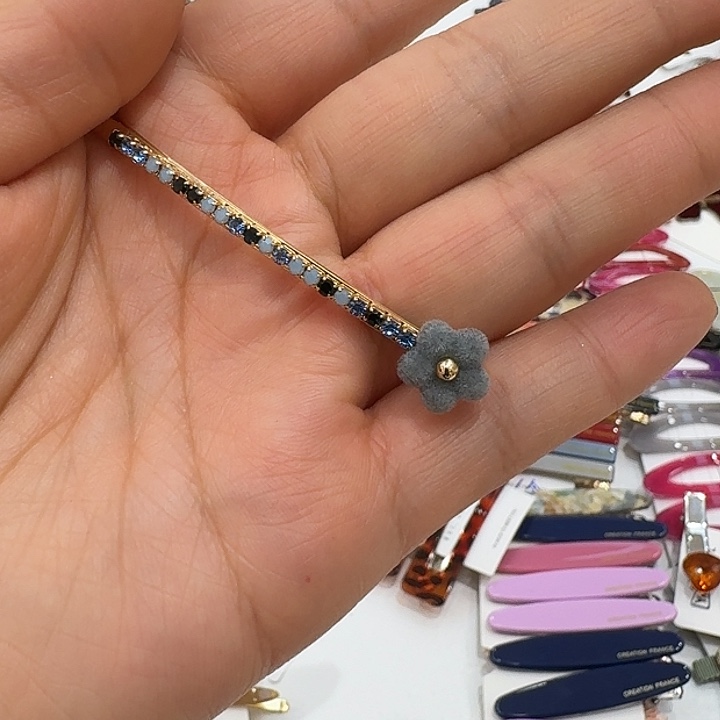 皮质铁合金灰色小花