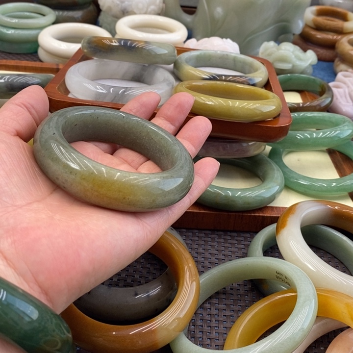 手镯石英质玉未镶嵌可**爱