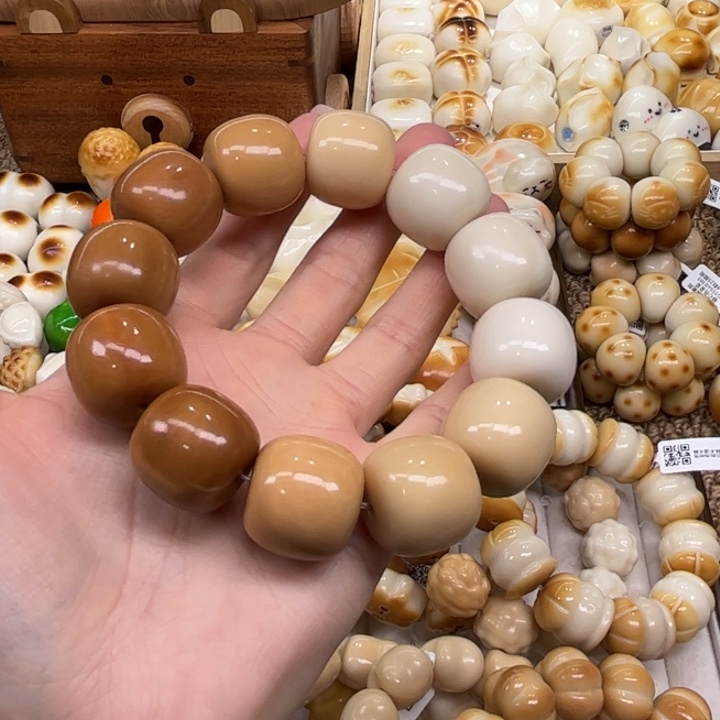 菩提根/象牙果把件12.8.40象牙果渐变老型微瑕