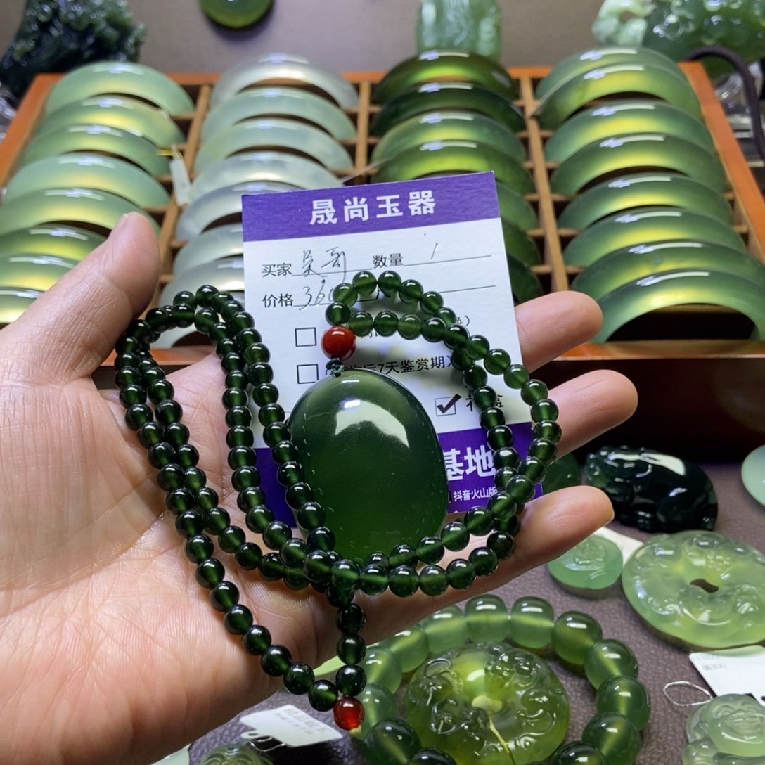 用***9蛇纹石玉未镶嵌挂件