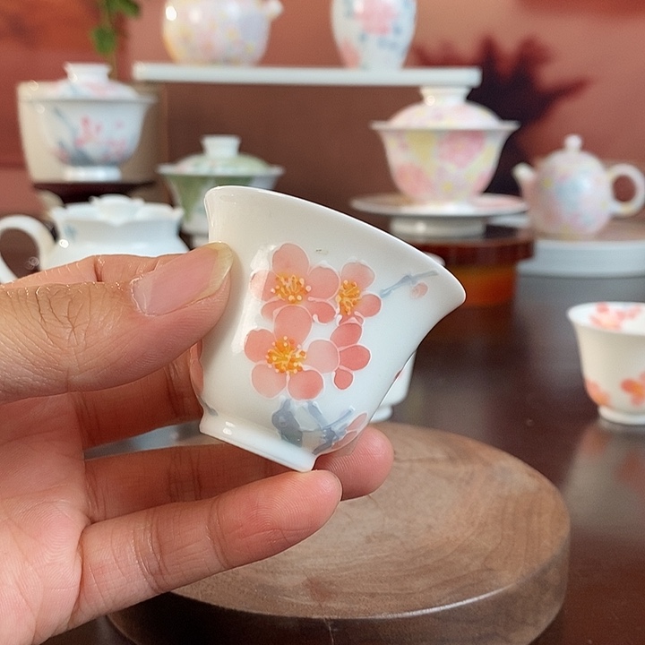 梅花釉下手绘品茗杯