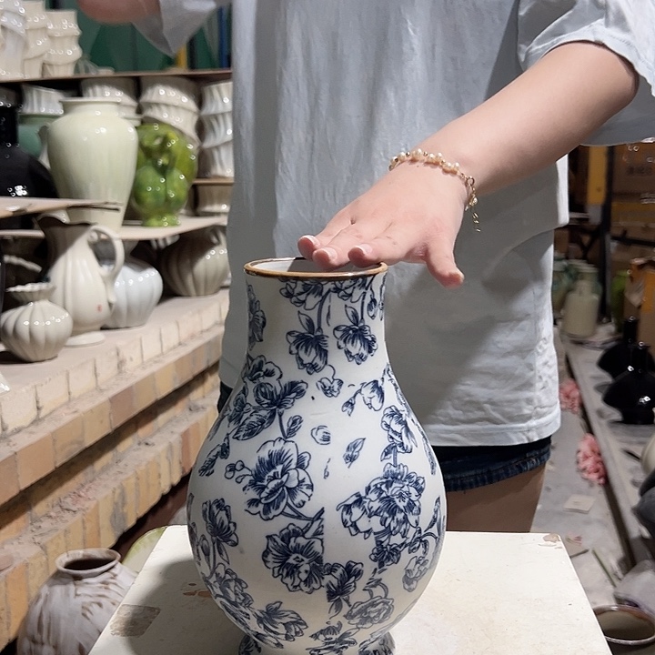 景德镇陶瓷花瓶微瑕介意勿拍