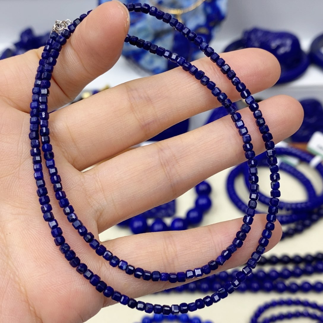 青金石未镶嵌颈饰