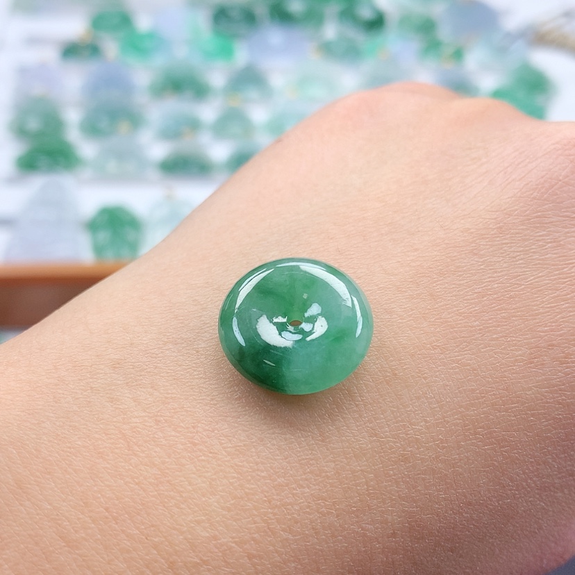 【闪购商品】翡翠吊坠(不含链)未镶嵌