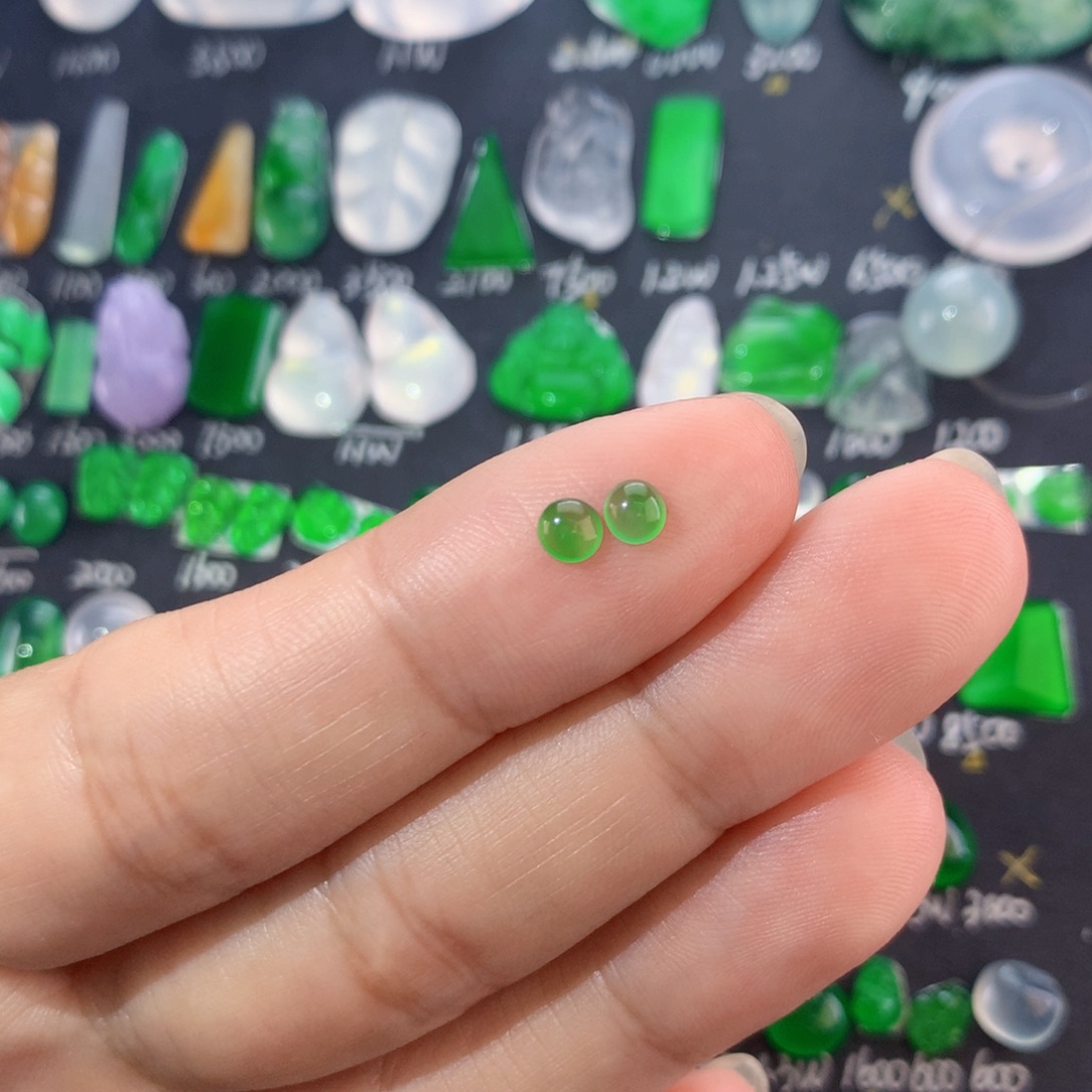 翡翠未镶嵌颈饰绿蛋面