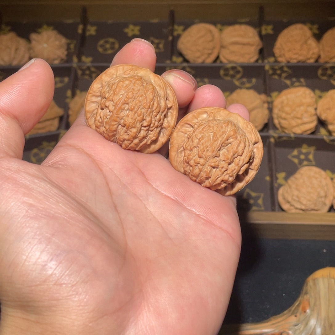 吊坠桃核血麒麟 编号184