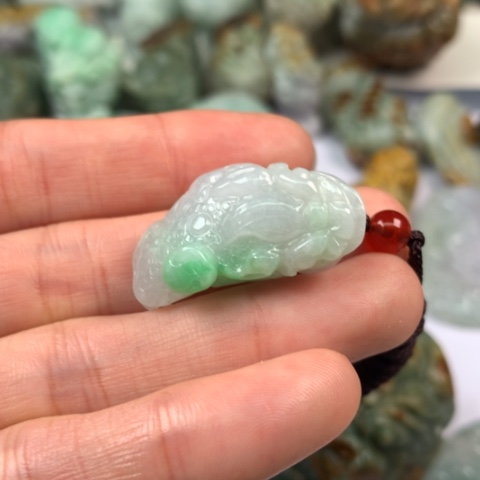 翡翠颈饰未镶嵌翡翠