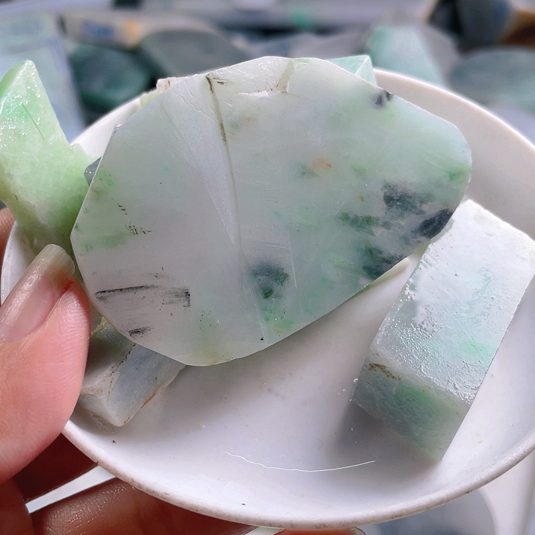 颈饰未镶嵌翡翠余*果