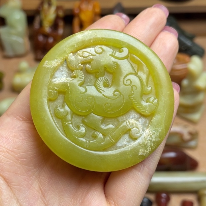 蛇纹石玉未镶嵌颈饰