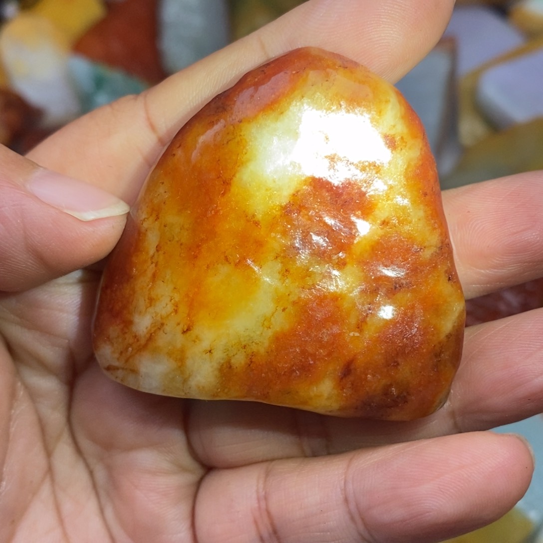 翡翠挂件未镶嵌缅甸的