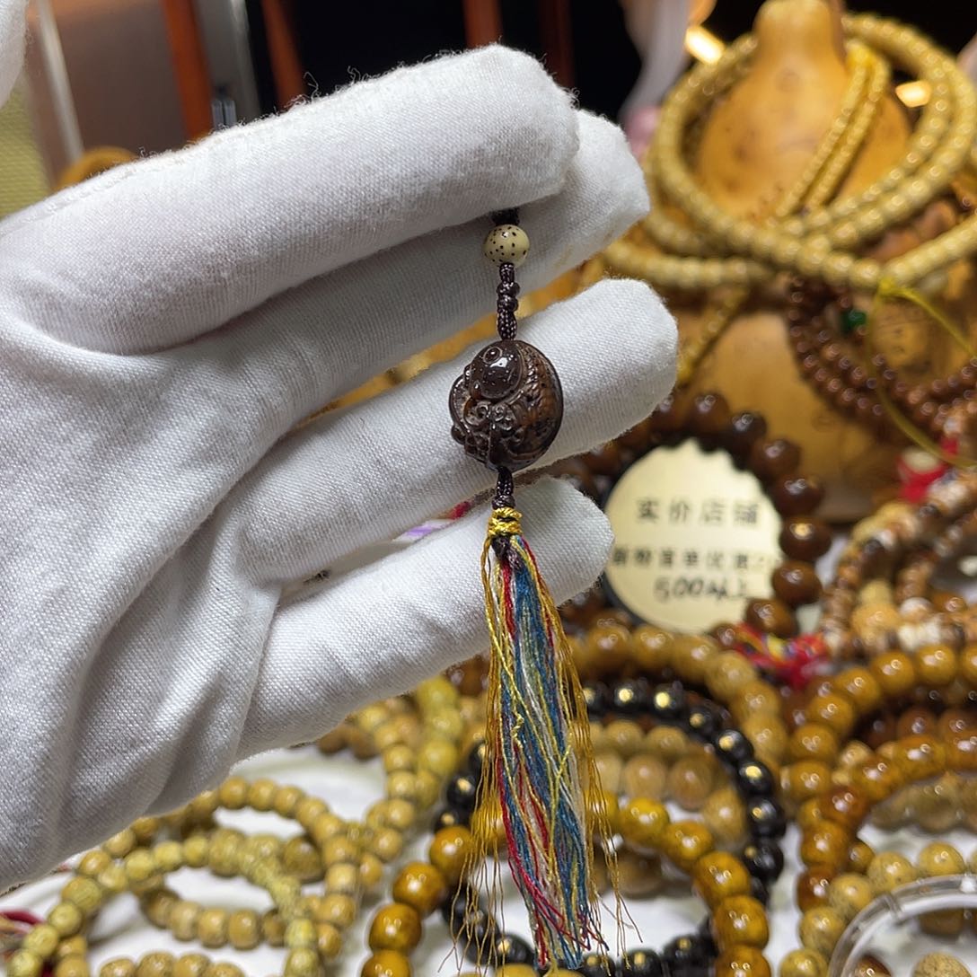 手串星月菩提雕刻年年有余