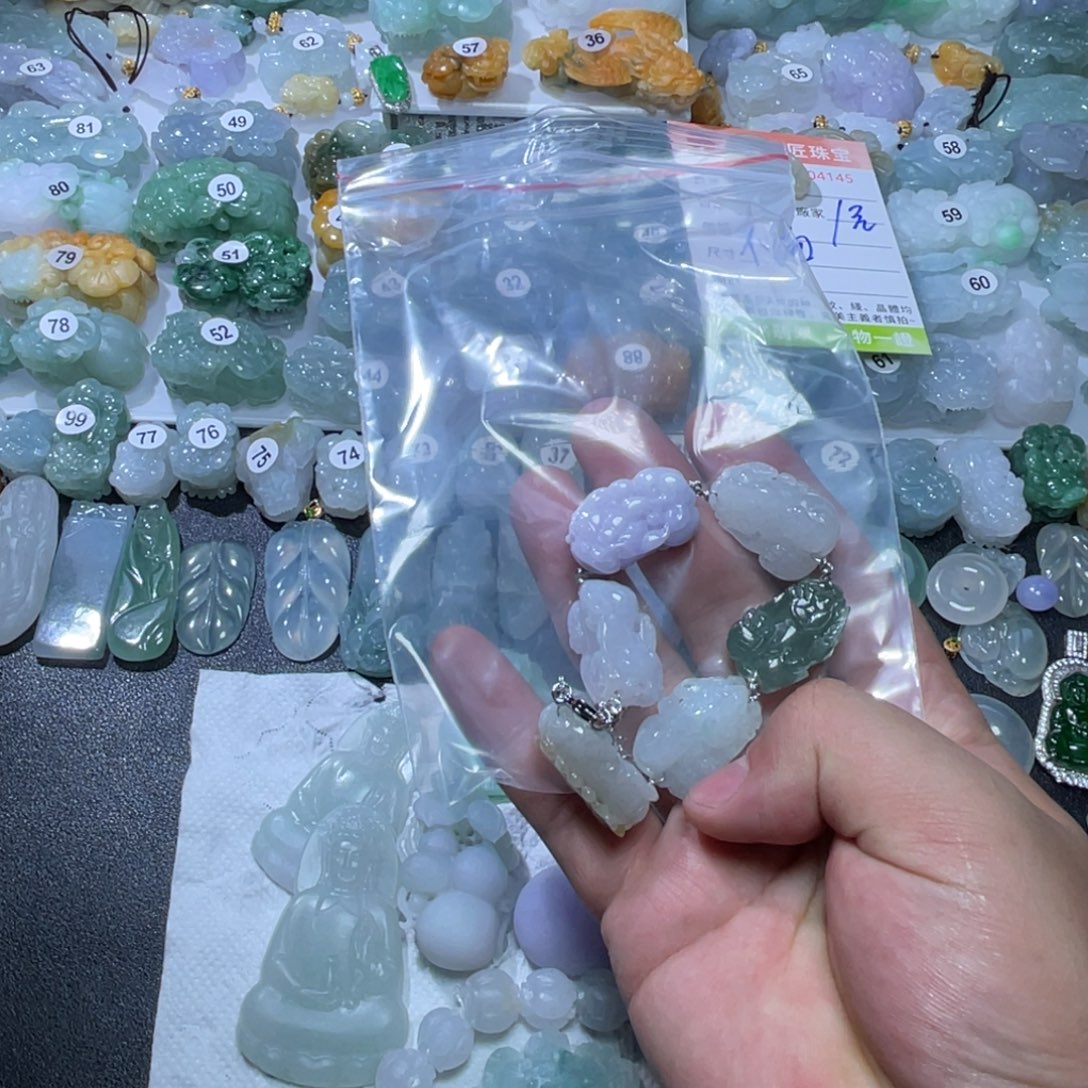 T***森翡翠未镶嵌颈饰天然