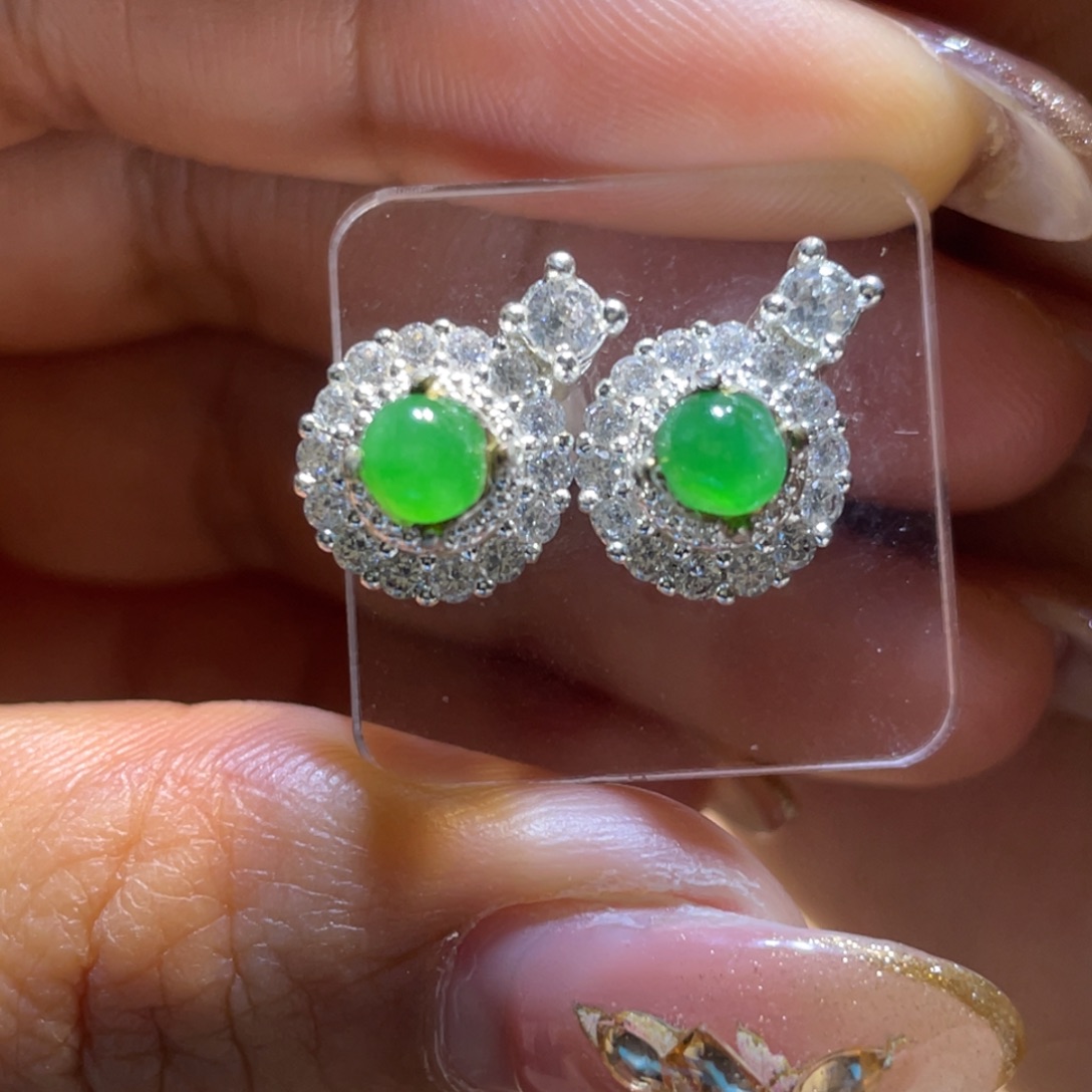 翡翠颈饰未镶嵌蛋面