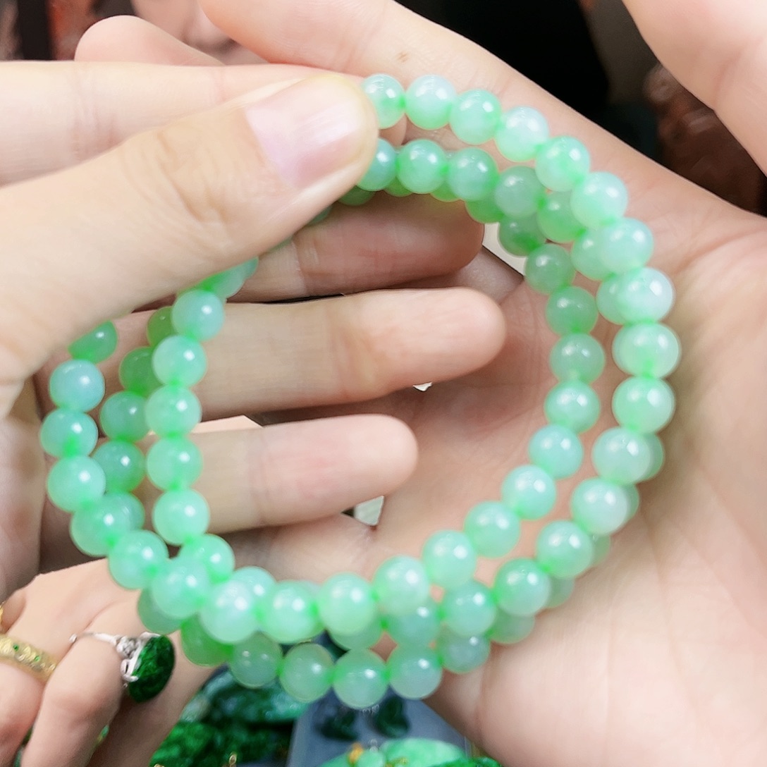 翡翠颈饰未镶嵌项链