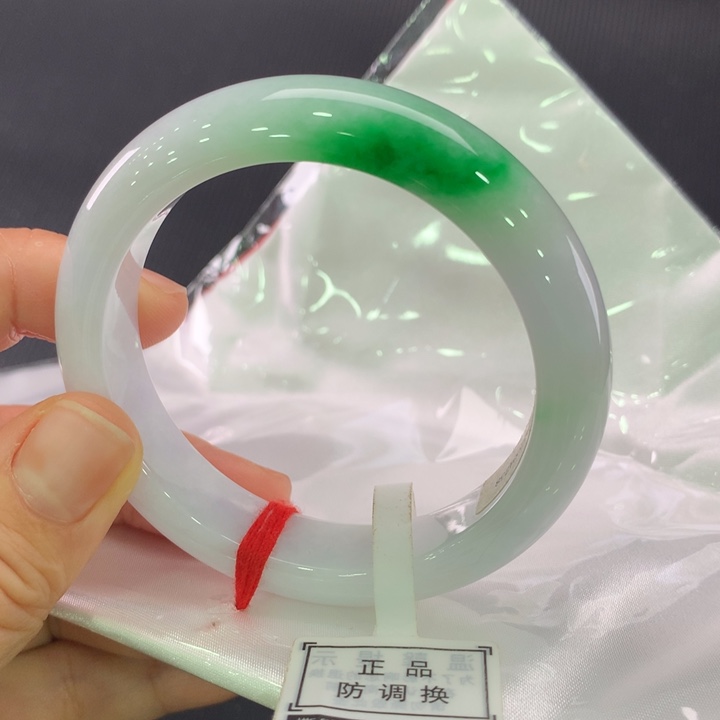 翡翠未镶嵌手镯正圈53