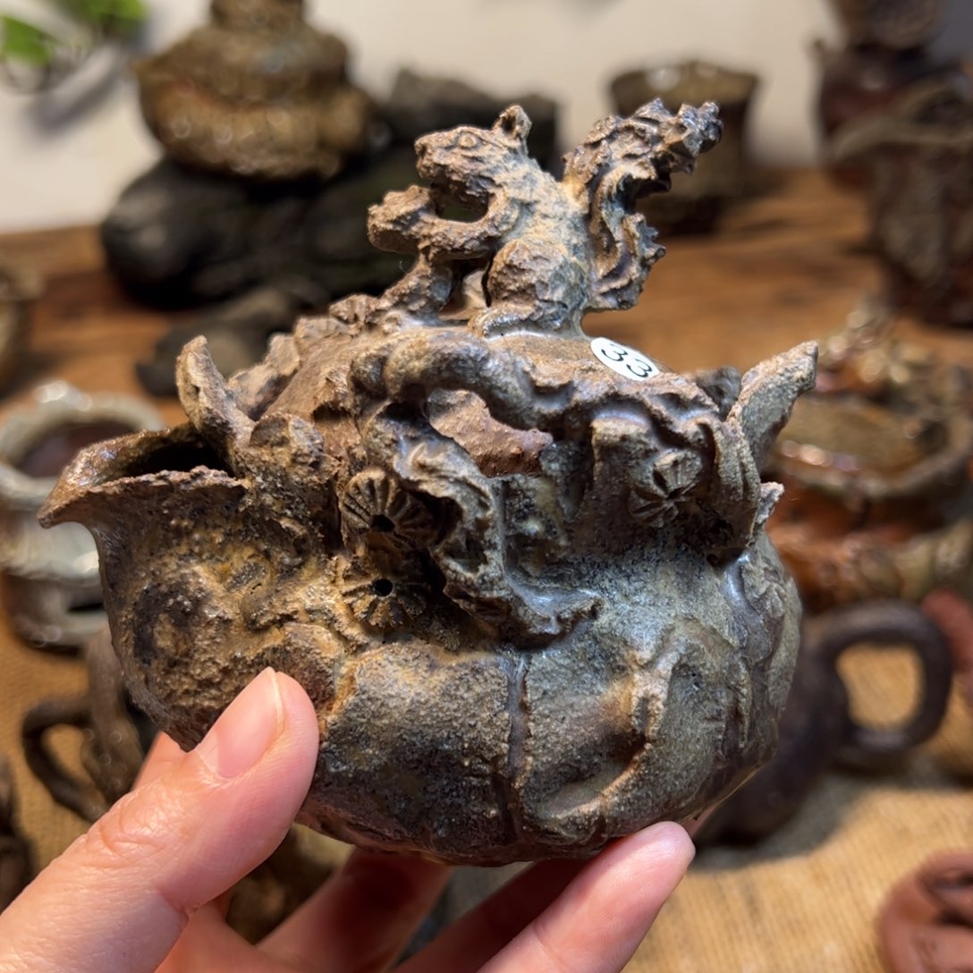 米***罗柴烧手捏松鼠宝瓶