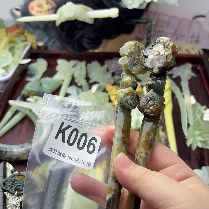 慎***笑蛇纹石玉合金发饰