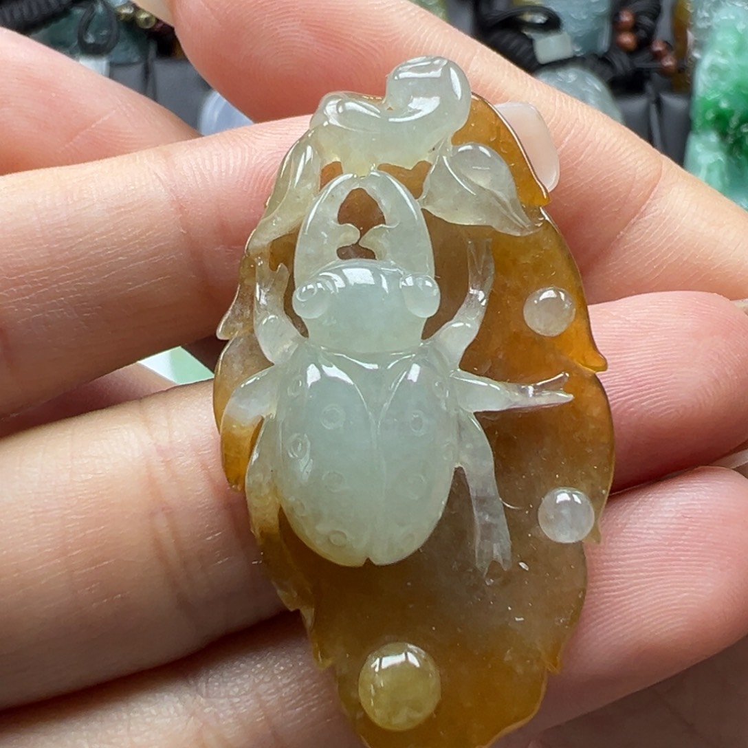 翡翠未镶嵌颈饰富甲天下