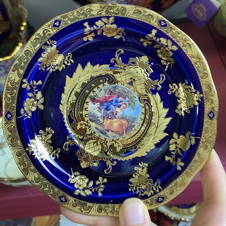 瓷片微瑕2只………………………………