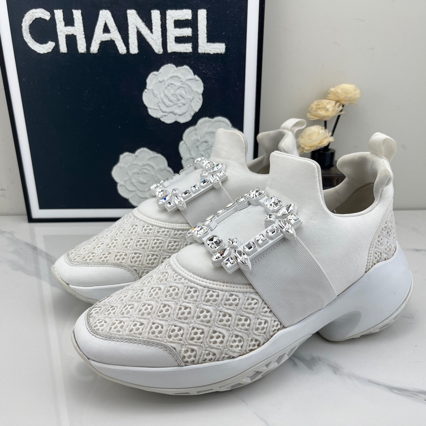 95新 Roger Vivier/罗杰·维威耶 白色钻扣运动鞋 38.5码/jm01754