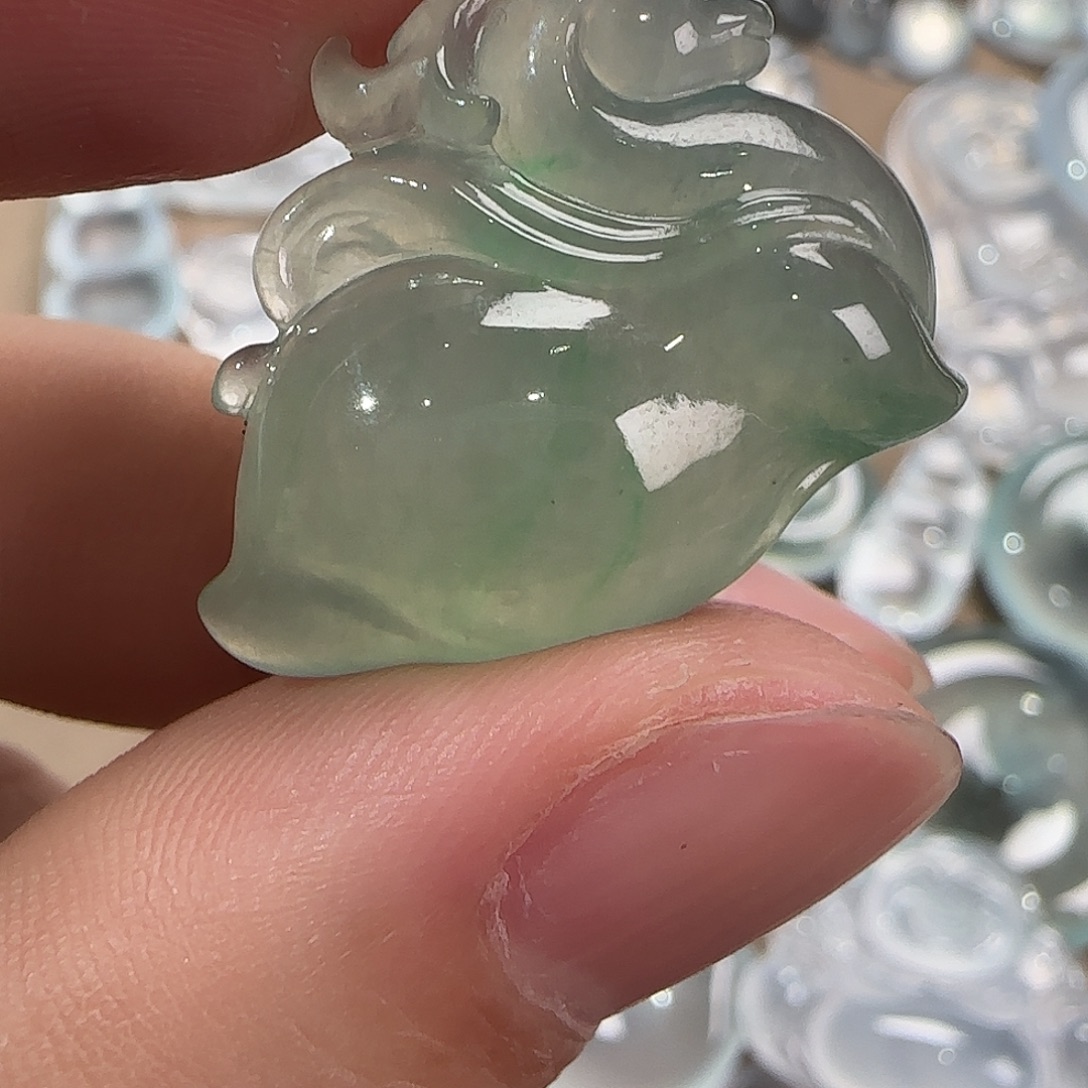 减***肥翡翠未镶嵌颈饰   