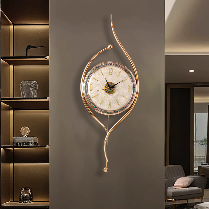 现代轻奢高档挂钟2025新款客厅大气钟表简约挂表创意挂墙贝壳时钟