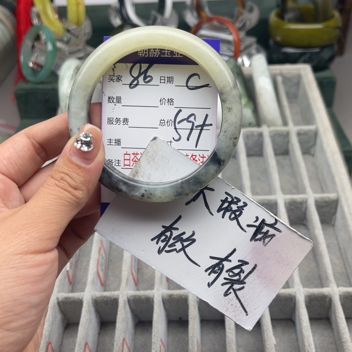 蛇纹石玉未镶嵌手镯