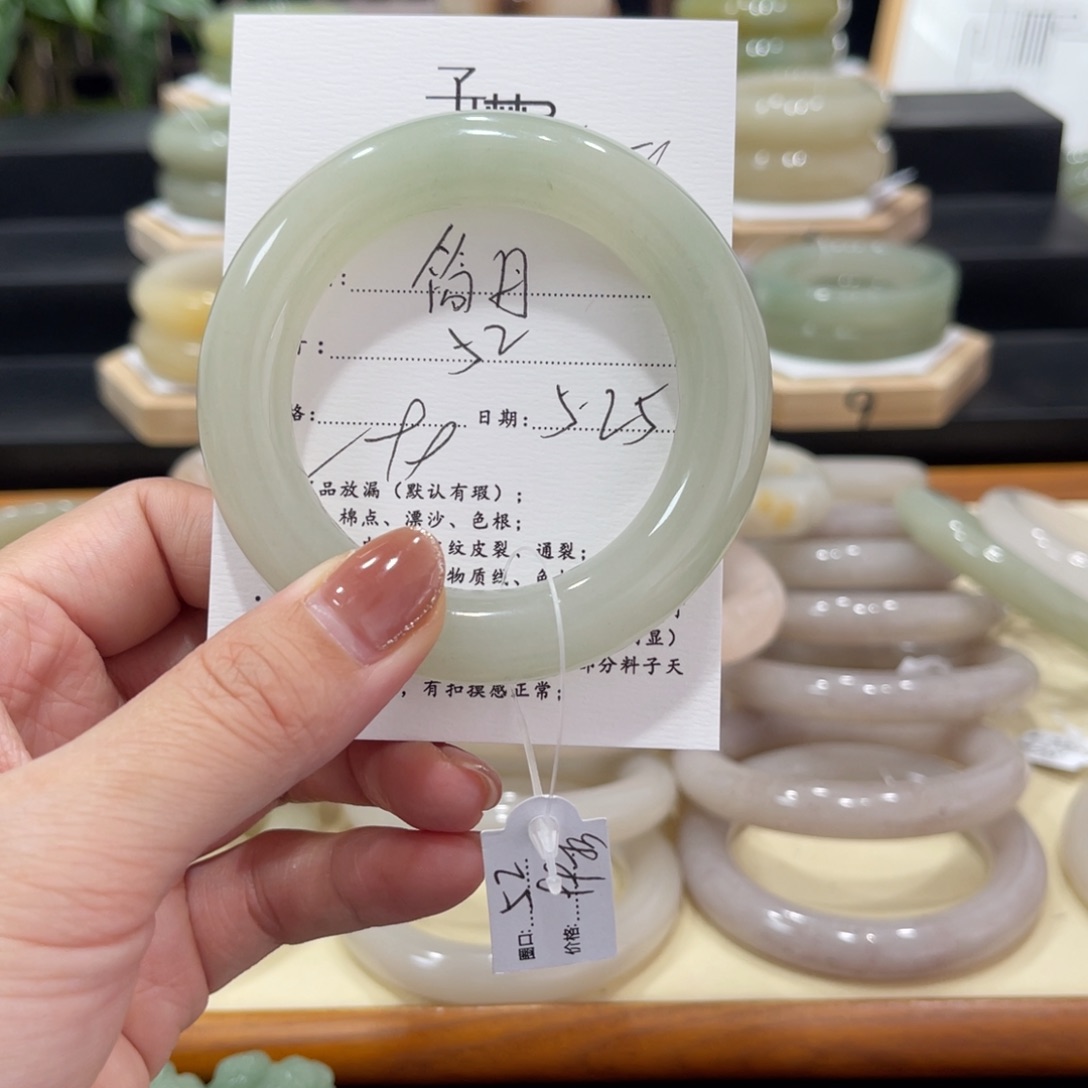 石英质玉手镯未镶嵌简*