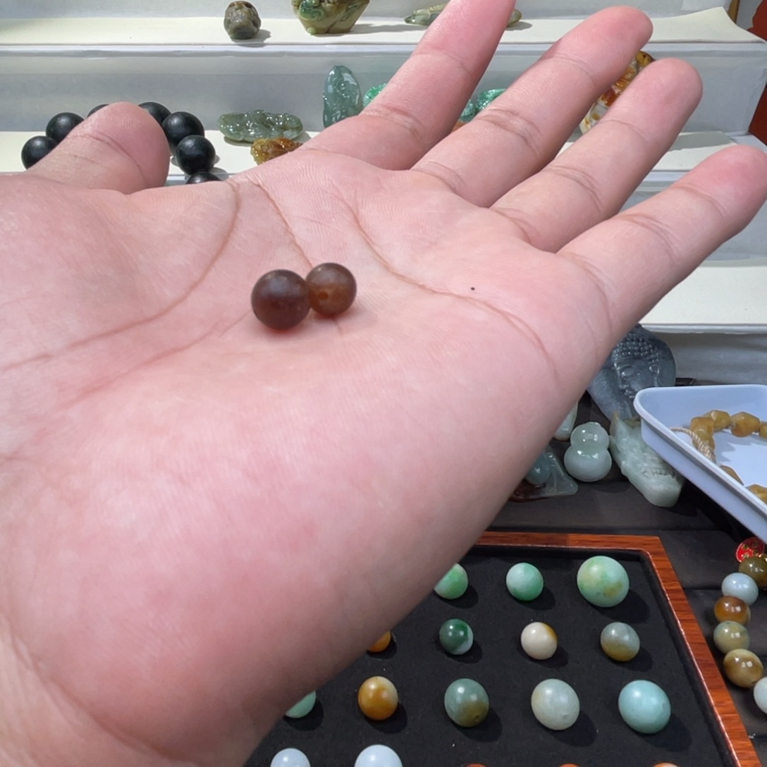 芥***哥翡翠散珠60咖啡色珠子