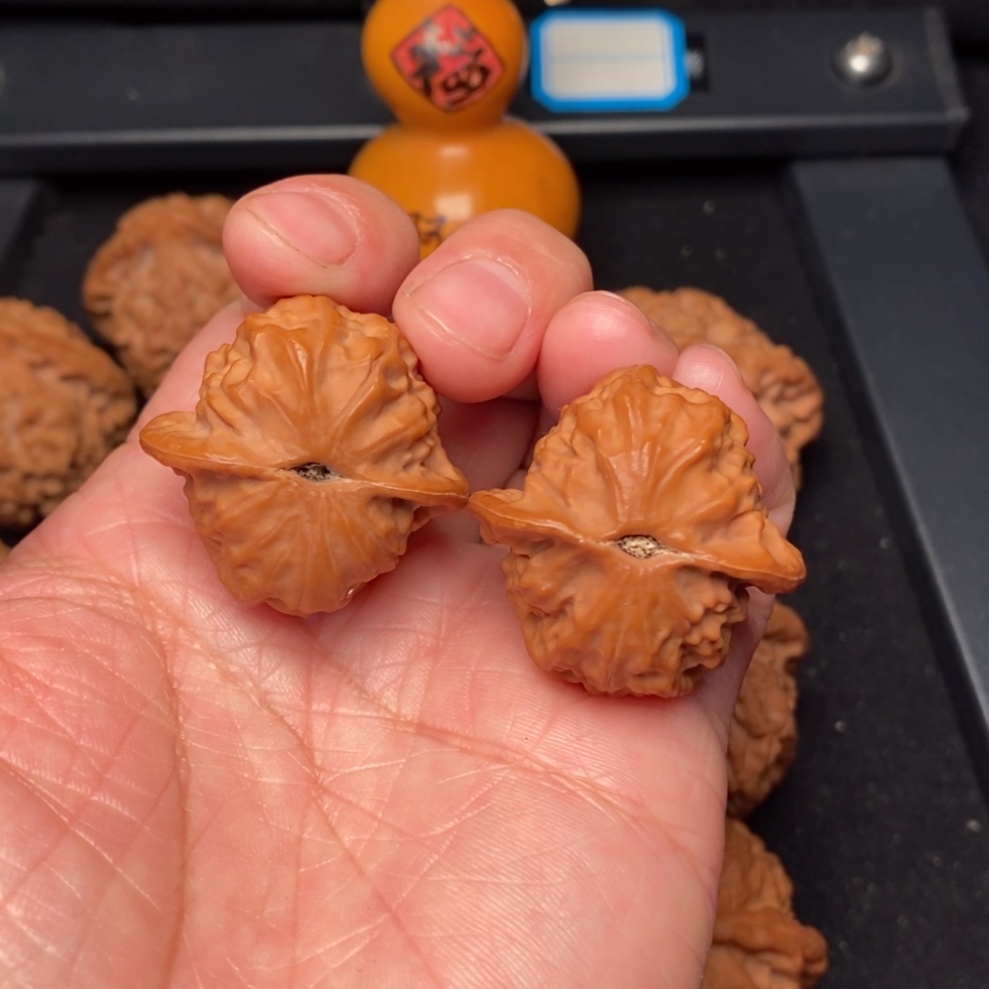 文玩核桃吊坠瓷娃娃33