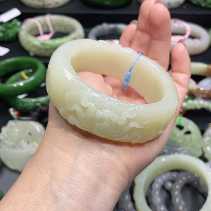 和田玉手镯55圈口 编号71未镶嵌