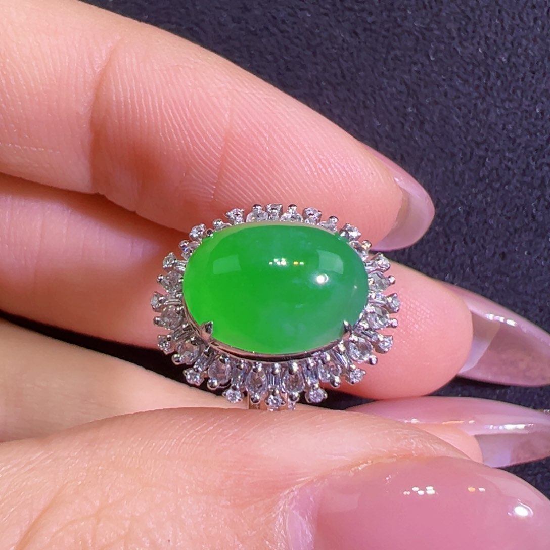 翡翠戒指18K金镶嵌蛋面