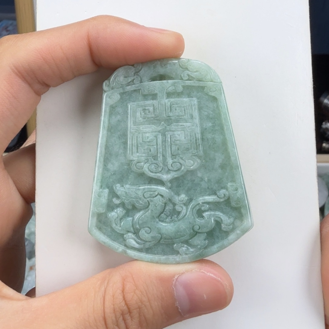 翡翠挂件未镶嵌翡翠